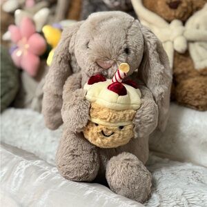 Jellycat Bashful Beige Bunny ‘Birthday’